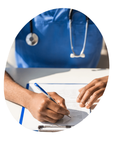Médico da Multiclínica em atendimento
